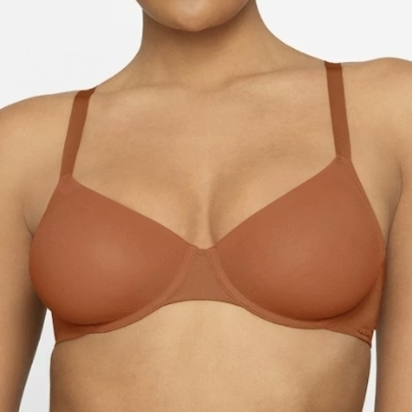 Skims No Show Molded Unlined Demi Bronze - Picture 3 of 10